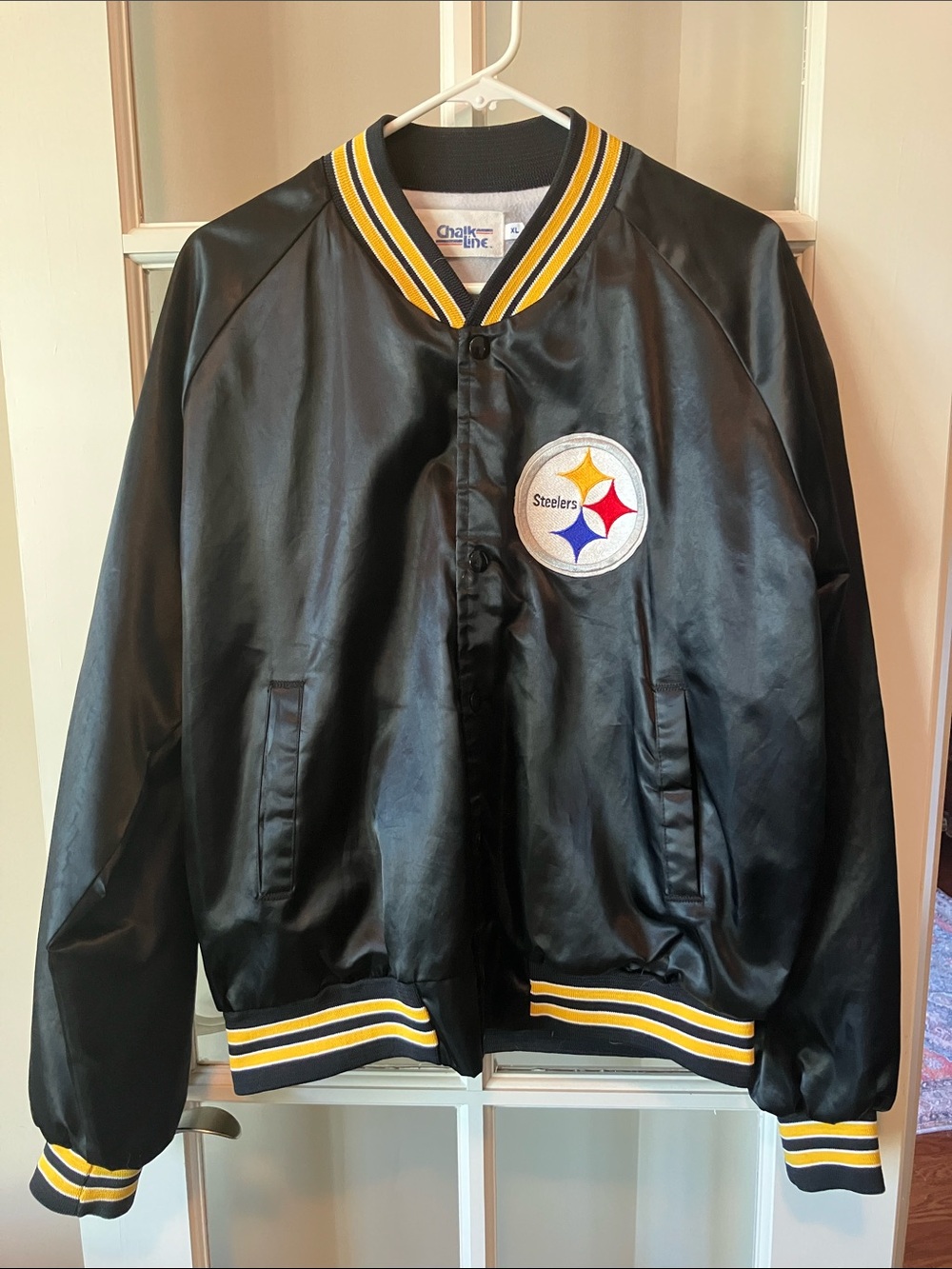 Chalk Line Pittsburgh Steelers Black Satin Bomber Jacket with Gold Trim
XLg